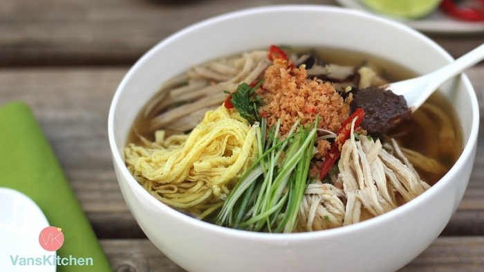 Bun thang spécialité culinaire Hanoi pate de crevettes